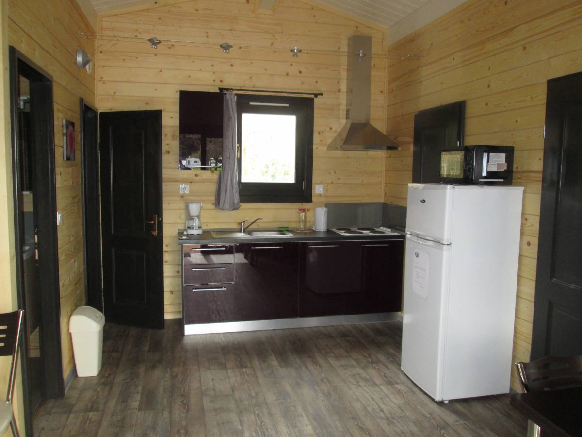 CUISINE 4 6 PERS 150X150 | Camping de Masevaux Chalets et chalet PMR à Masevaux, Alsace Illzach 0