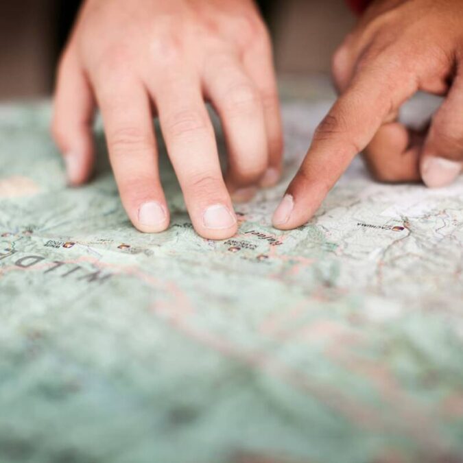 L&rsquo;importance de l&rsquo;orientation : comment utiliser une boussole et lire une carte en randonn&eacute;e ? Illzach