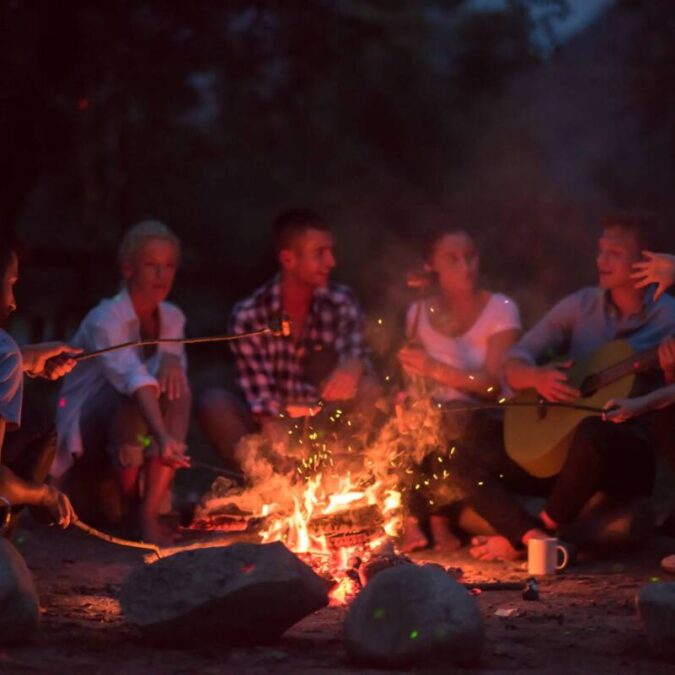 Quelles sont les meilleures techniques pour allumer un feu en camping sans laisser de trace ? Cernay