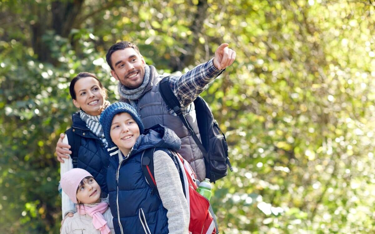 RANDONNÉE FAMILLE 1200X750 | Camping de Masevaux Comment transformer une randonnée en aventure éducative pour les enfants ? Belfort